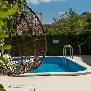 apartments-orlic-trogir.hotels-in-trogir.com/